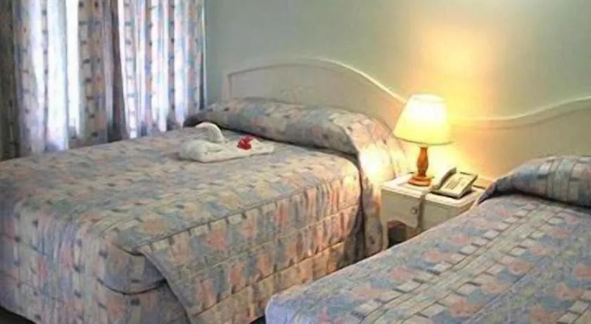 ***  Gold Nugget Hotel Negril Jamaica
